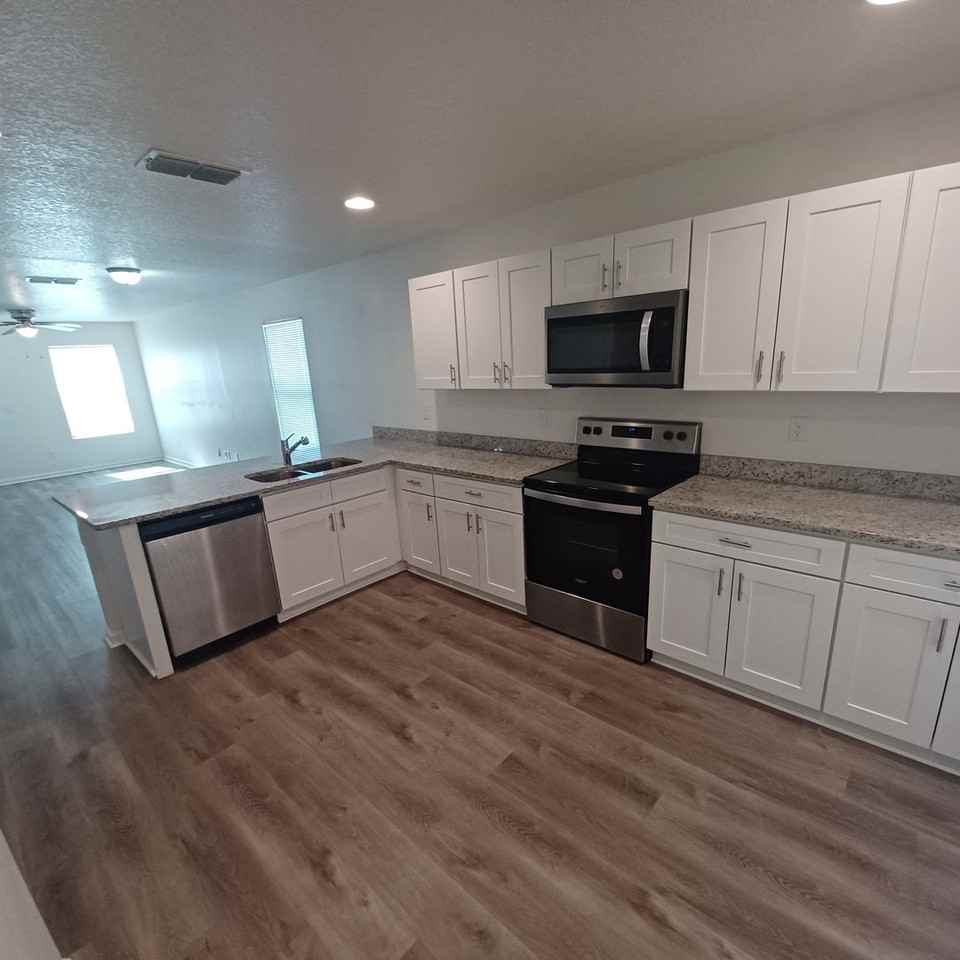 908 W 9th St - Photo 5 of 23