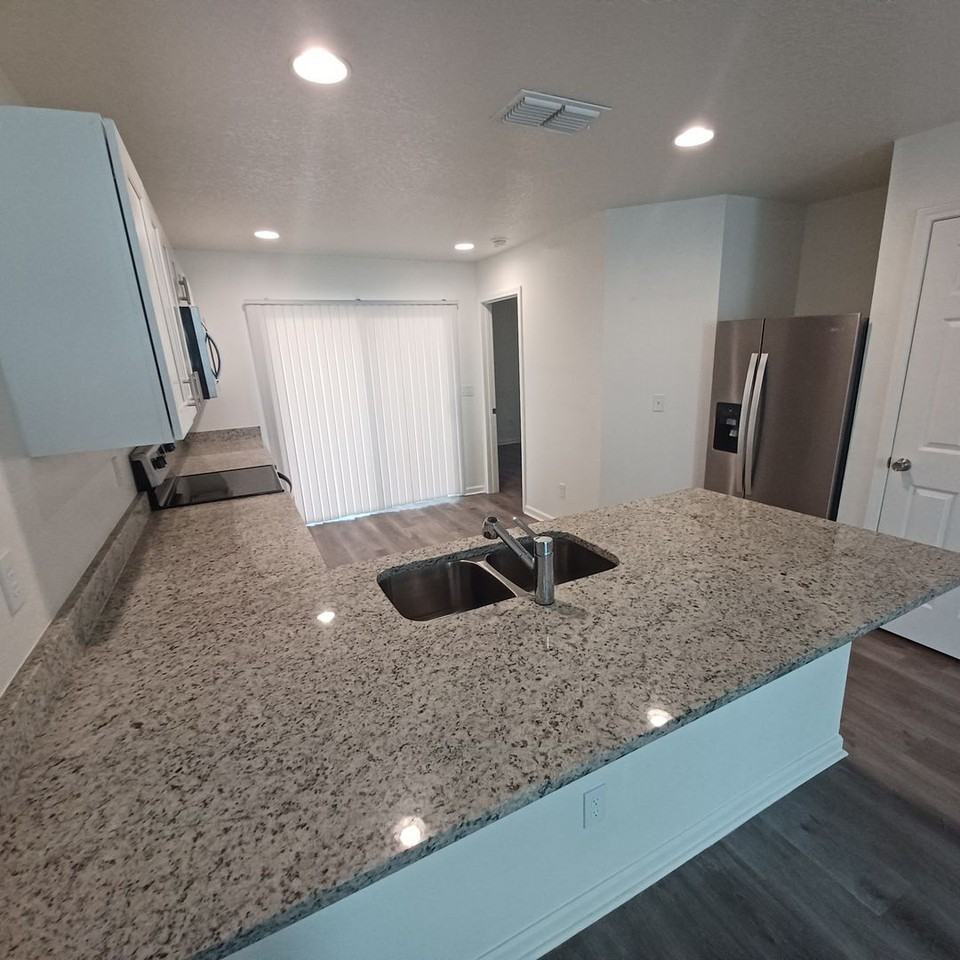 908 W 9th St - Photo 6 of 23