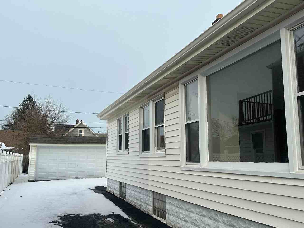 8221 Grand Division Ave - Photo 2 of 19