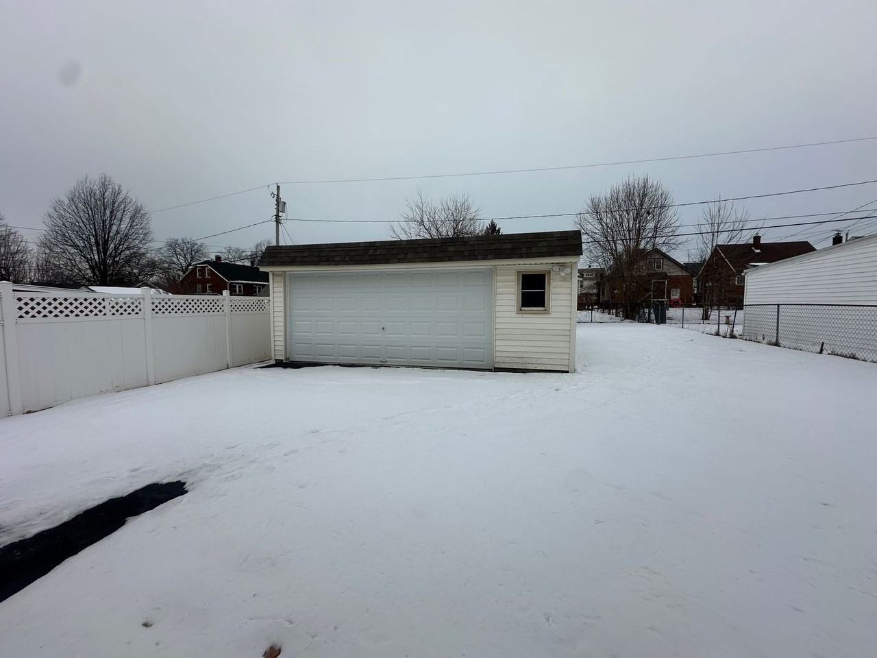 8221 Grand Division Ave - Photo 3 of 19