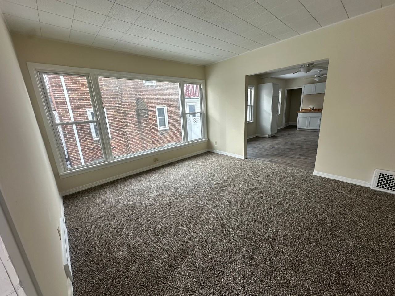 8221 Grand Division Ave - Photo 5 of 19