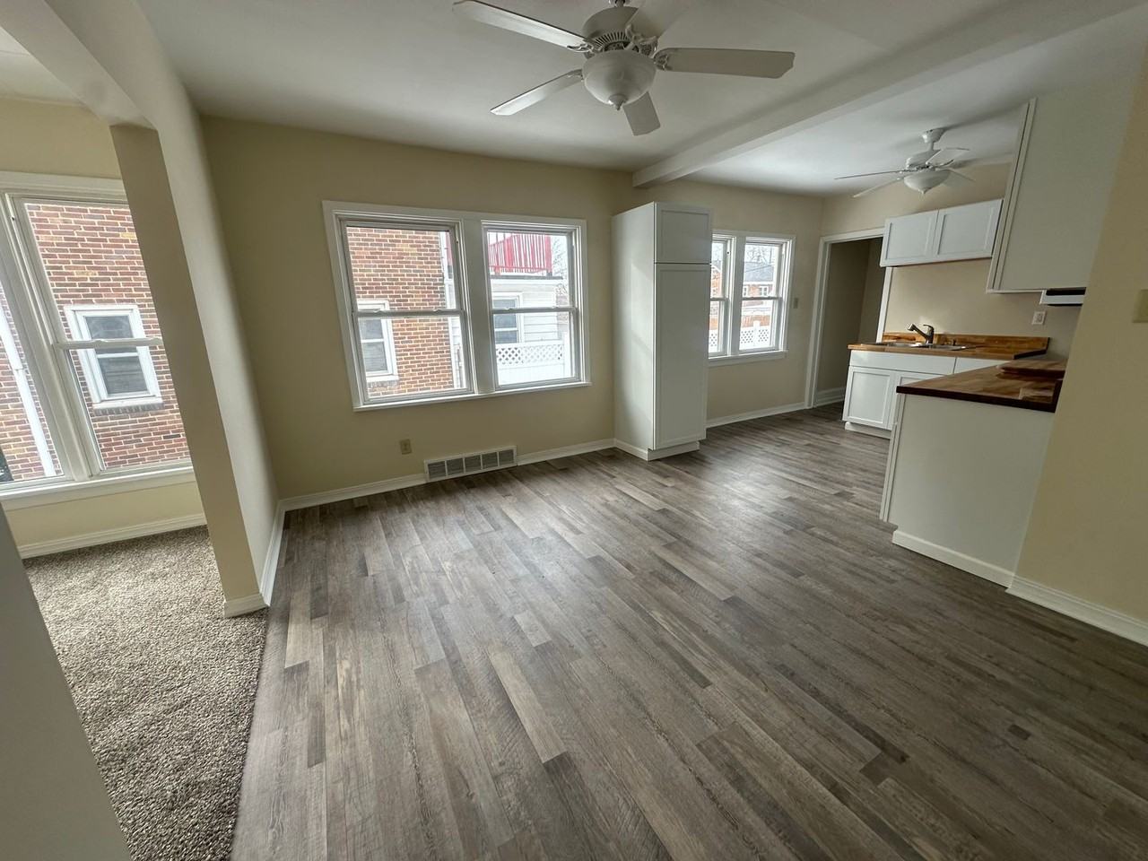 8221 Grand Division Ave - Photo 6 of 19