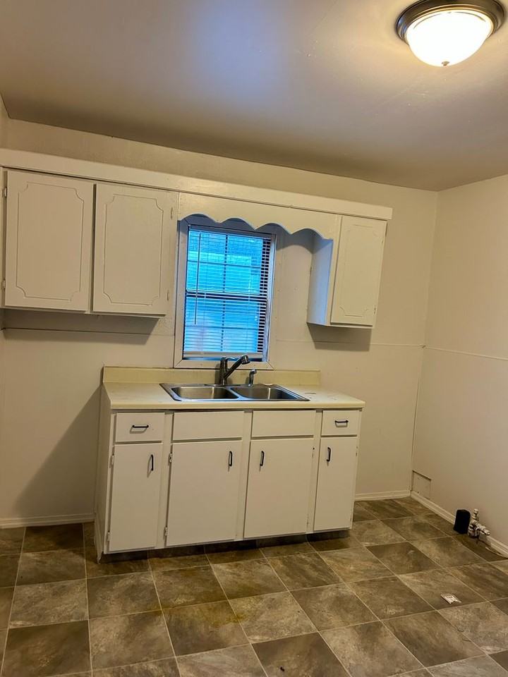 4200 Mandelane St - Photo 2 of 4