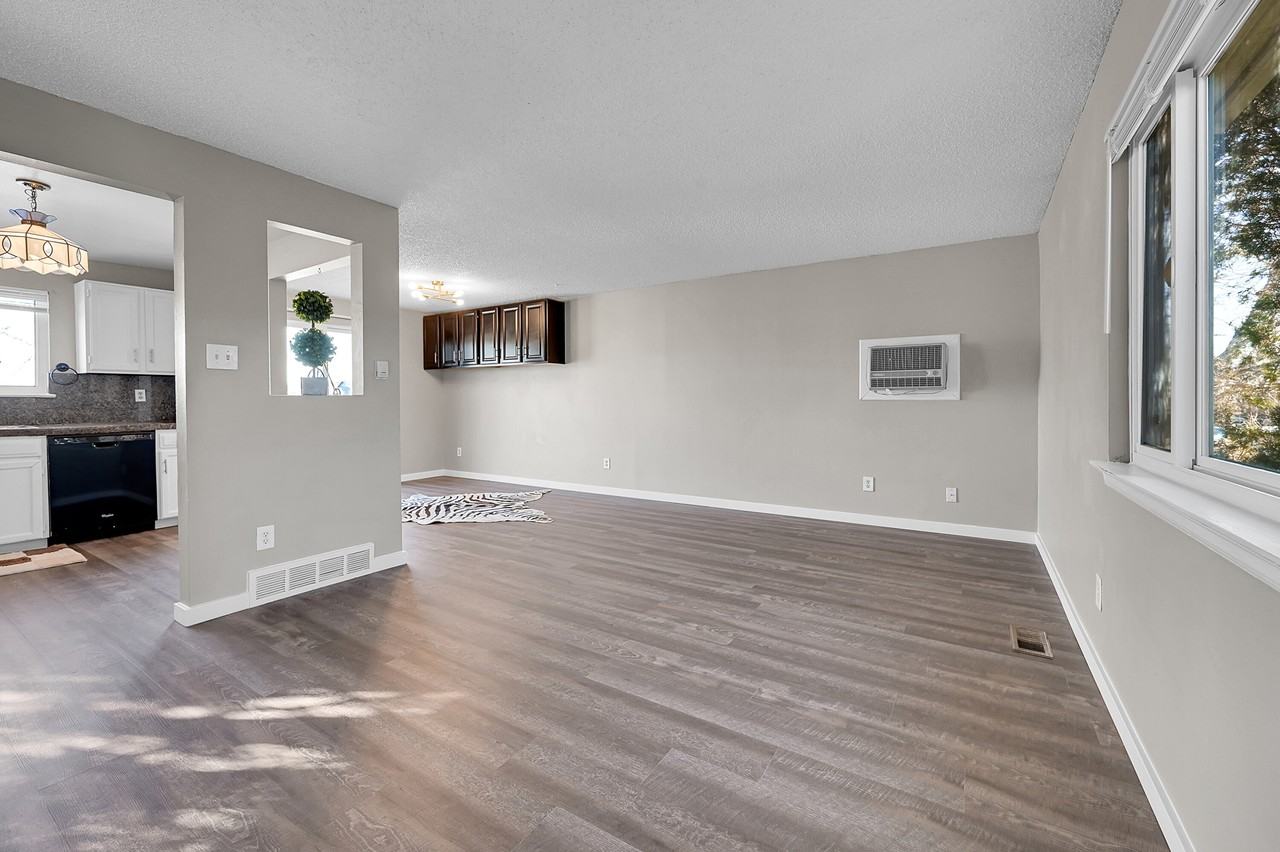 4385 East 123rd Avenue - Photo 4 of 34