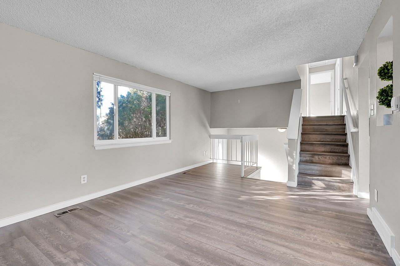 4385 East 123rd Avenue - Photo 5 of 34