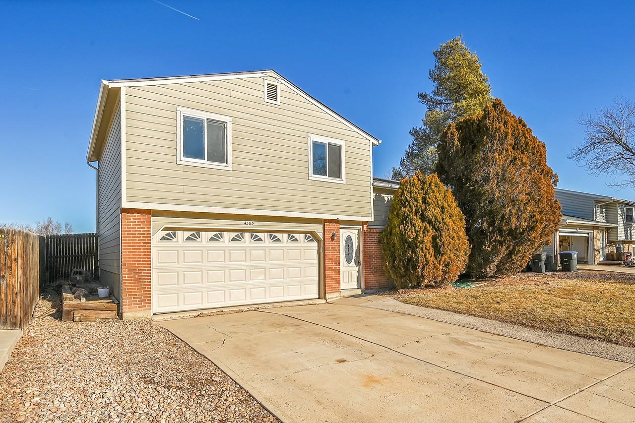 4385 East 123rd Avenue - Photo 2 of 34