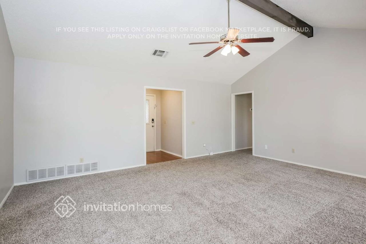 738 Kensington Ln - Photo 2 of 16