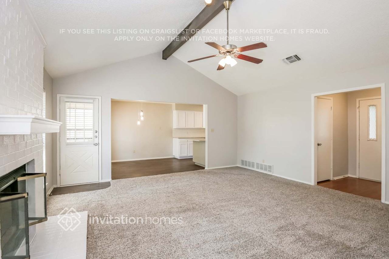 738 Kensington Ln - Photo 3 of 16