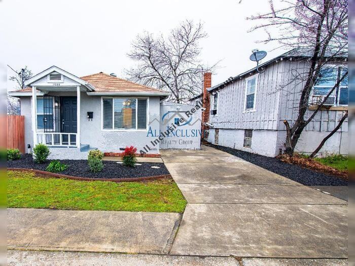 1008 Oakland Ave - Photo 3 of 31