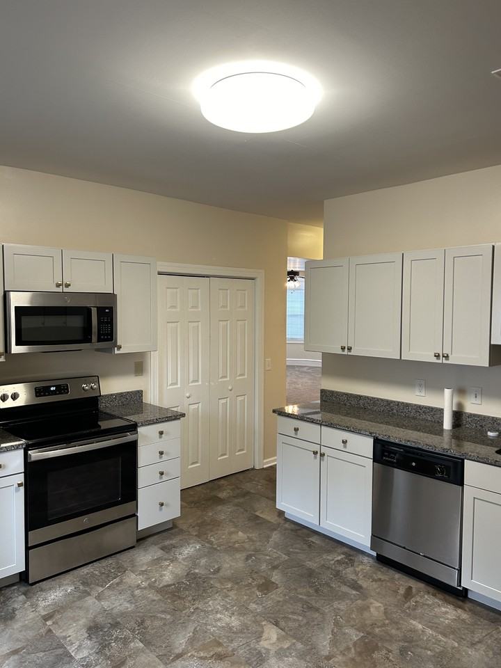 2205 N Jefferson St #2 - Photo 2 of 15