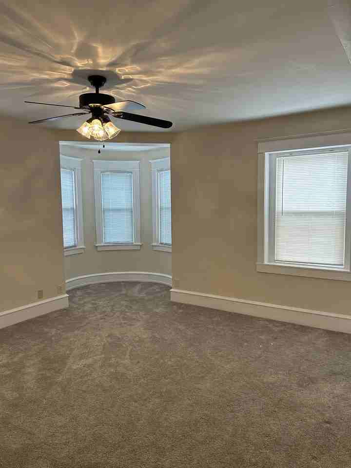 2205 N Jefferson St #2 - Photo 3 of 15