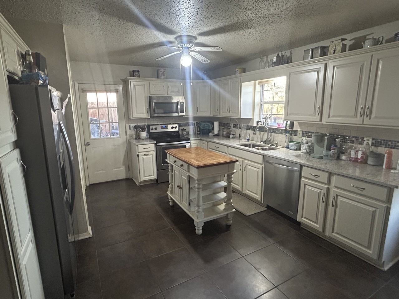1703 Peach St #NA - Photo 2 of 5