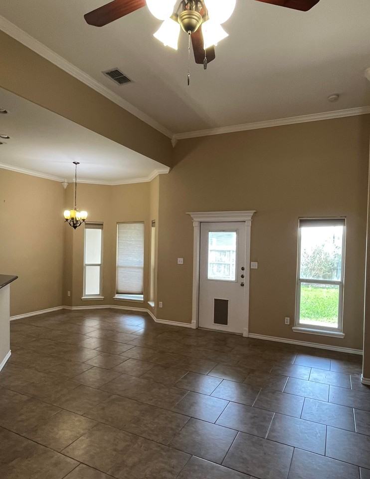 6733 Wall St #NA - Photo 6 of 24