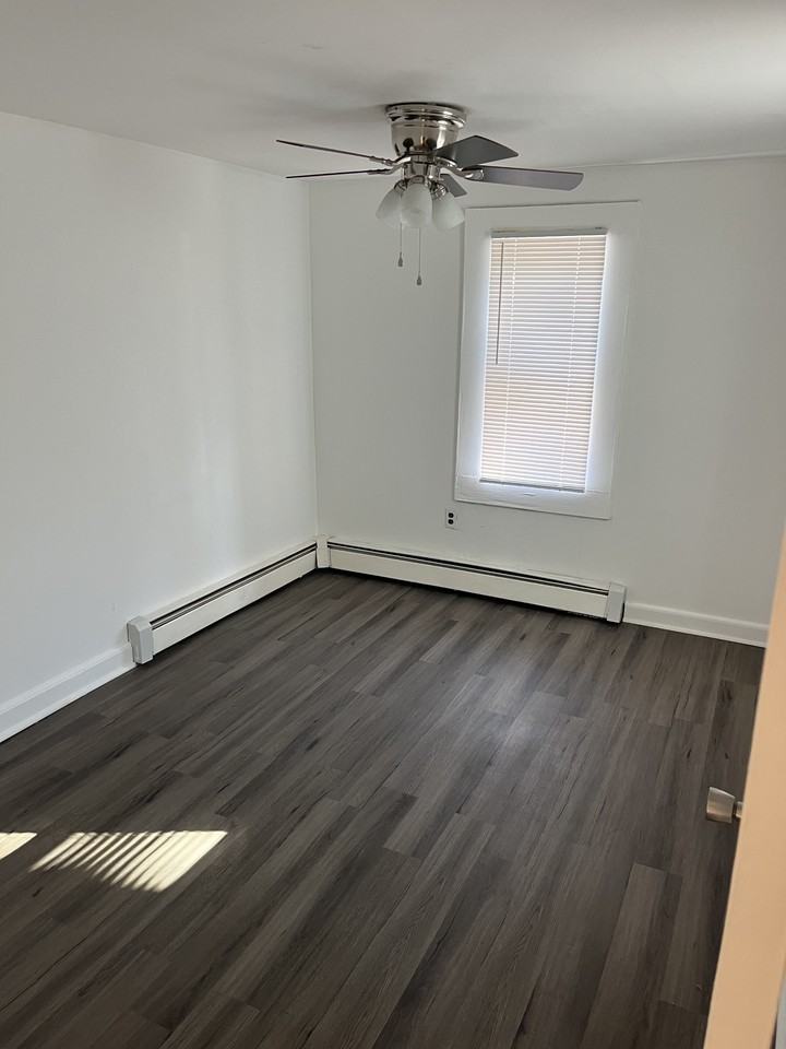 120 Spruce St #B - Photo 6 of 9