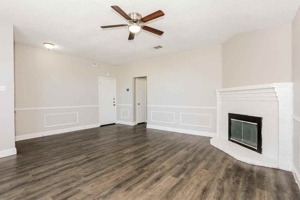 1725 Whispering Cove Trl - Photo 3 of 16