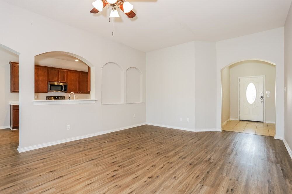 1225 Camden Yard Dr - Photo 4 of 18