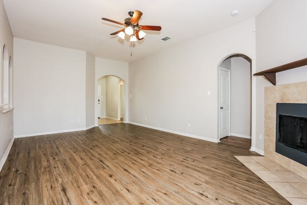 1225 Camden Yard Dr - Photo 5 of 18