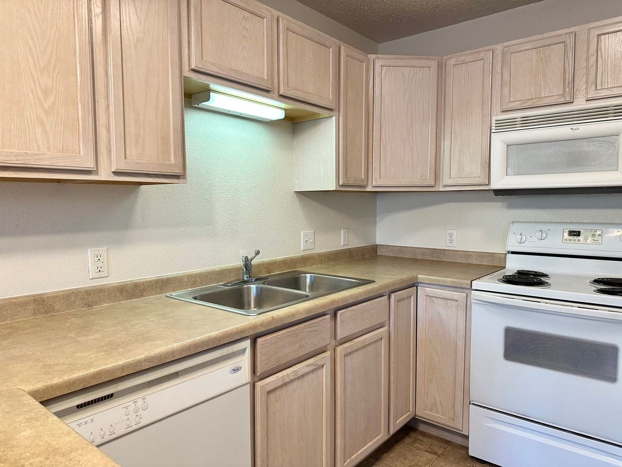 Fairways II - Photo 2 of 28