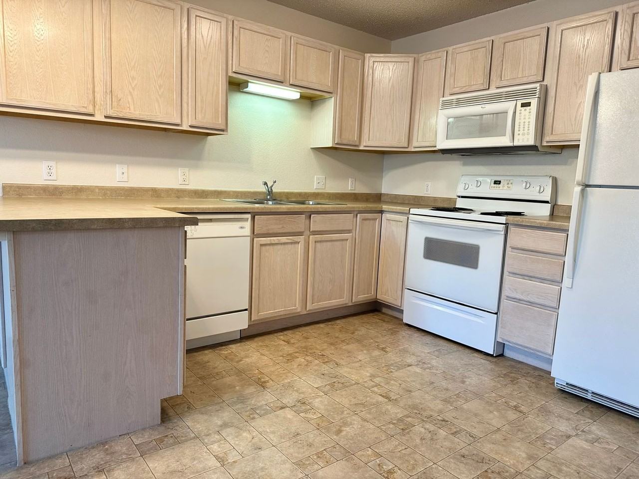 Fairways II - Photo 5 of 28