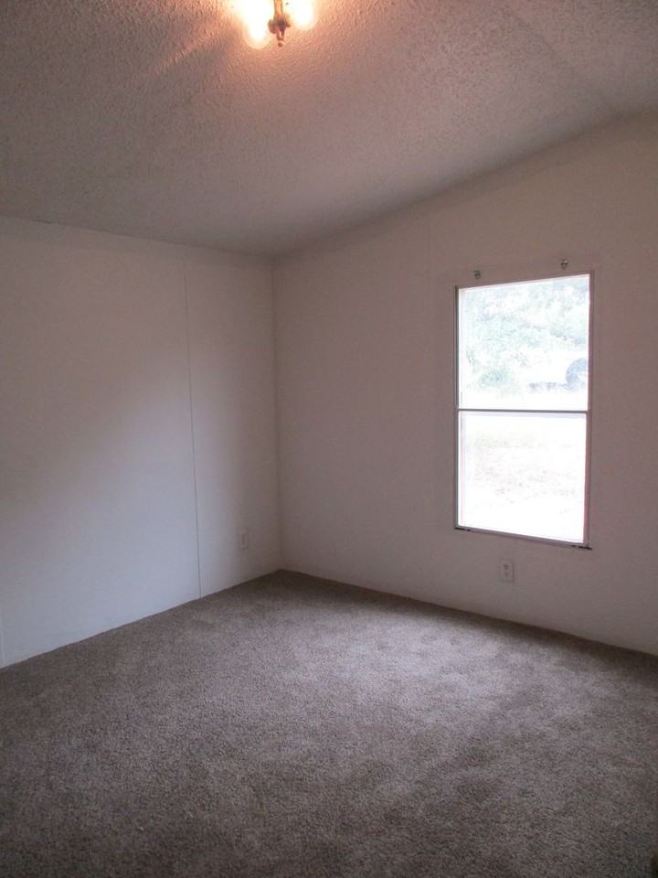 921 Seneca Dr - Photo 7 of 16