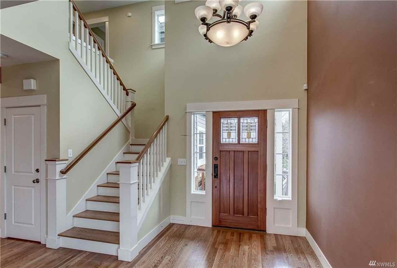 7929 Seward Park Ave S - Photo 3 of 16