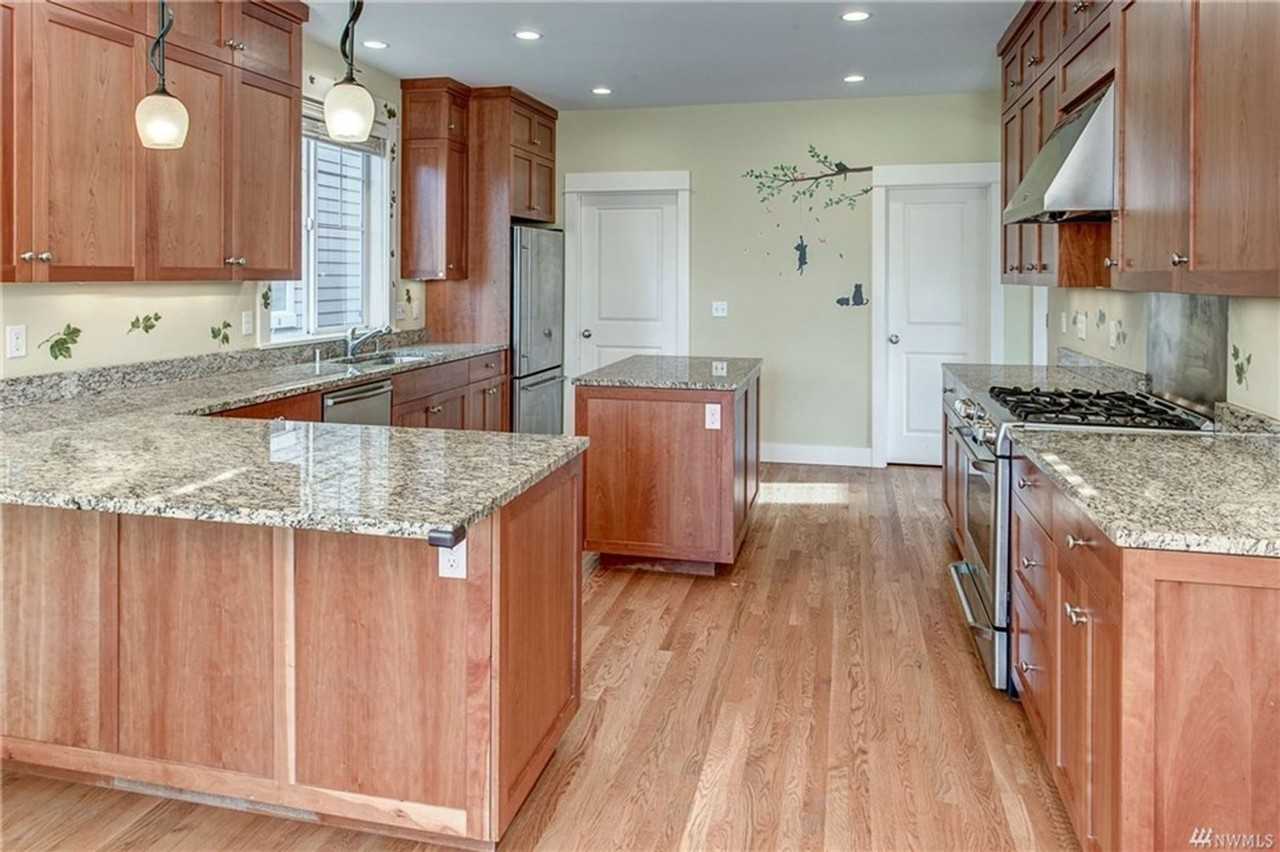 7929 Seward Park Ave S - Photo 6 of 16