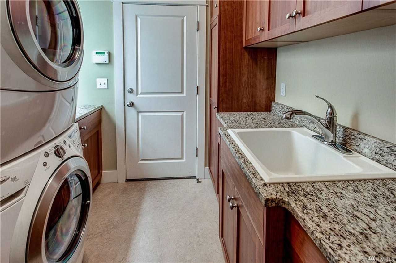 7929 Seward Park Ave S - Photo 7 of 16