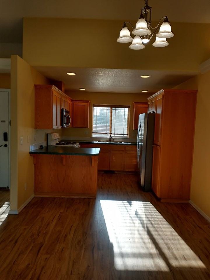 4993 Toledo Ave Ne - Photo 4 of 25