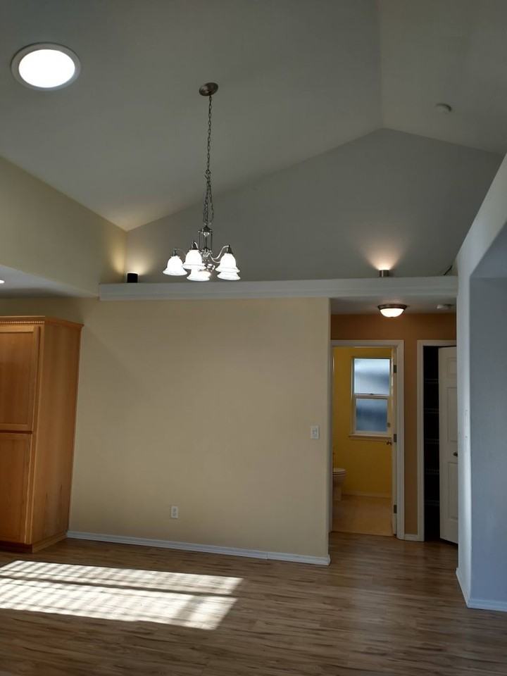 4993 Toledo Ave Ne - Photo 5 of 25