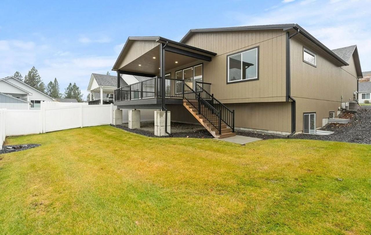 16536 N Columbus Dr - Photo 2 of 26