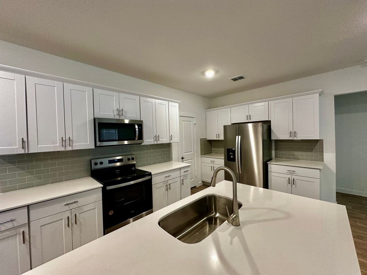716 Tranquility Ln - Photo 4 of 16