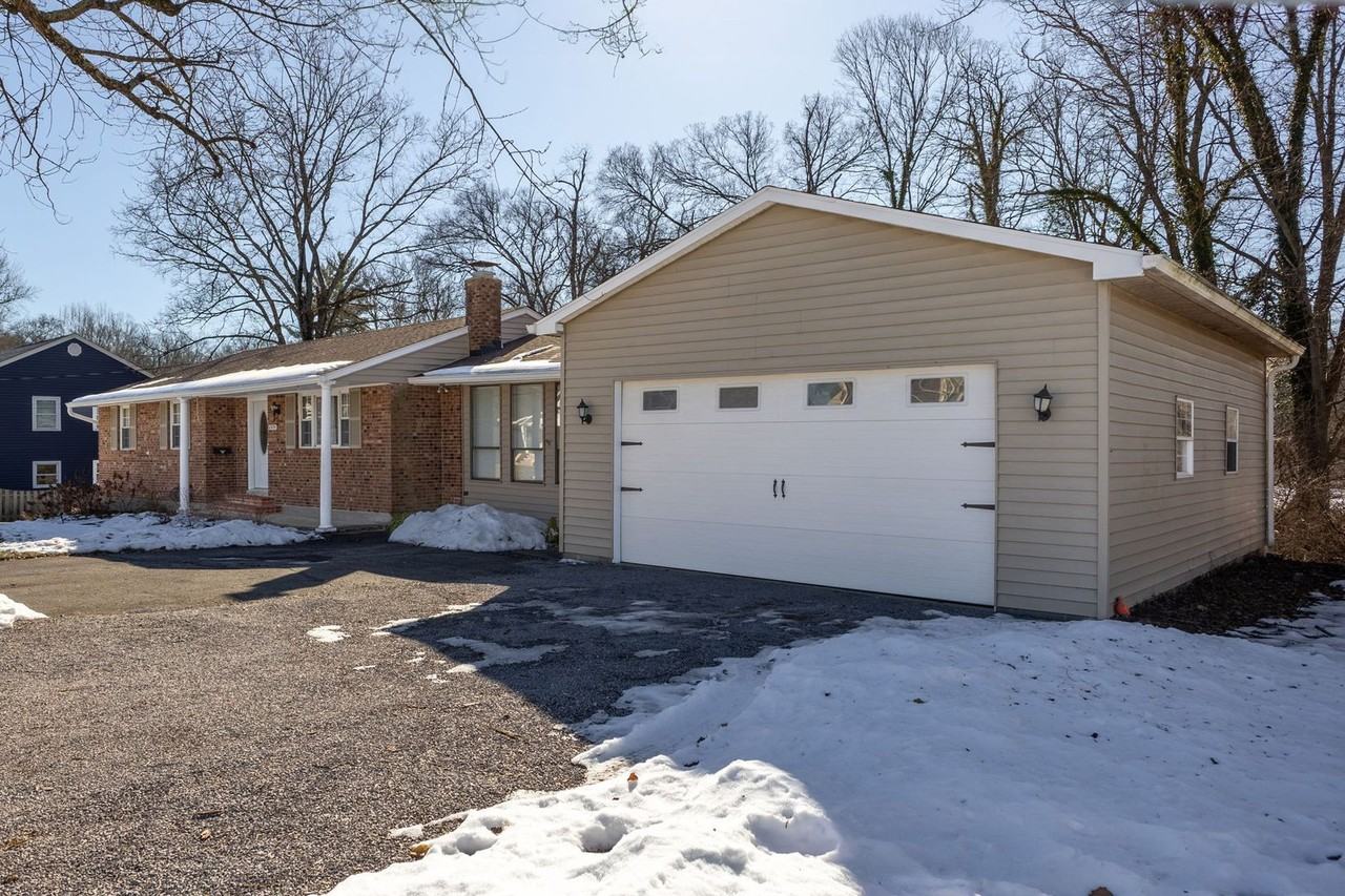 6925 Ragland Rd - Photo 2 of 48