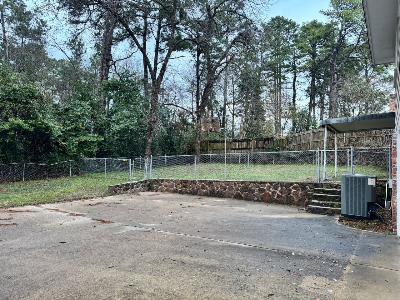 2810 Roanoke Ln - Photo 3 of 36