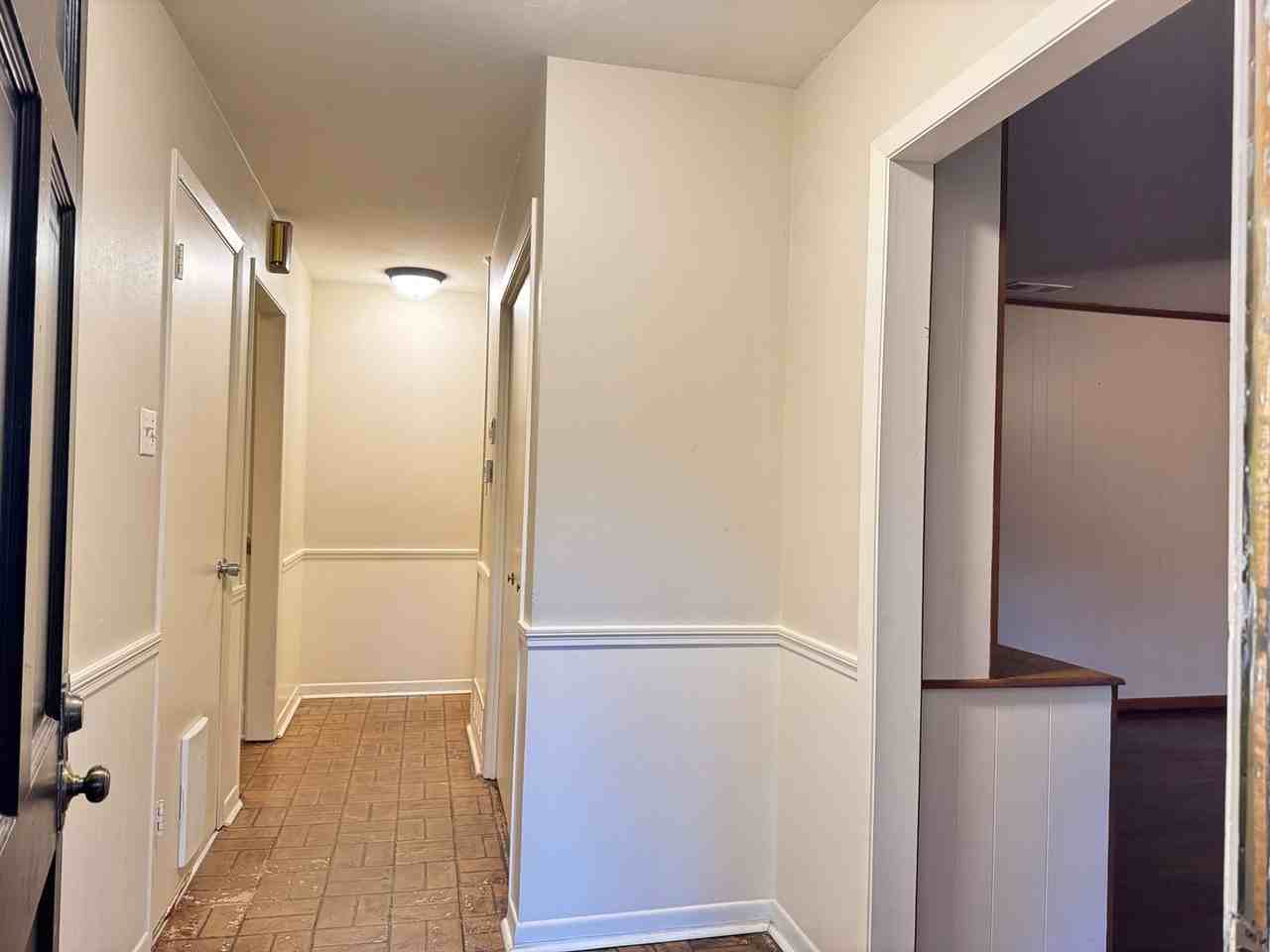 2810 Roanoke Ln - Photo 4 of 36