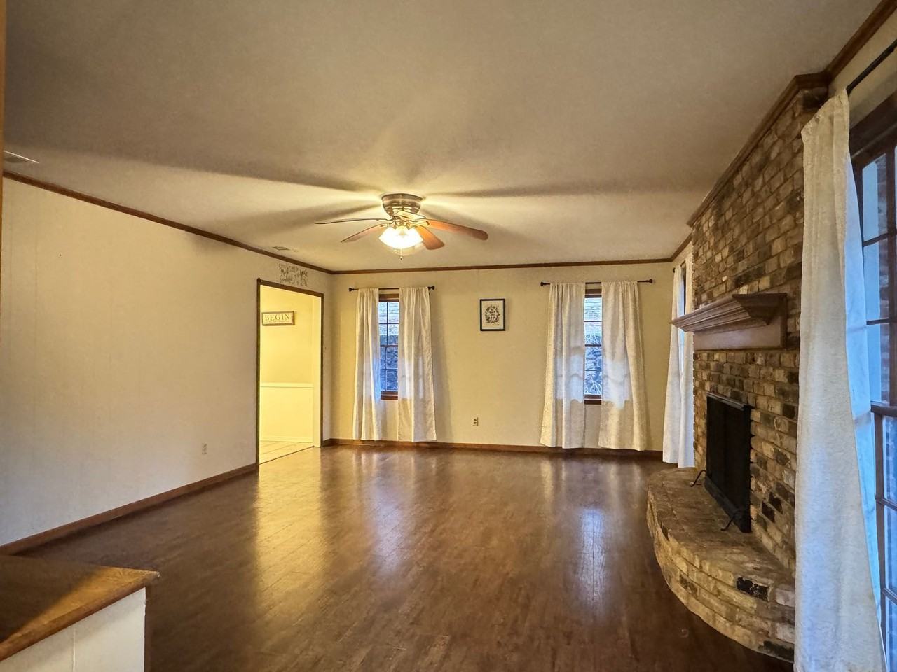 2810 Roanoke Ln - Photo 5 of 36