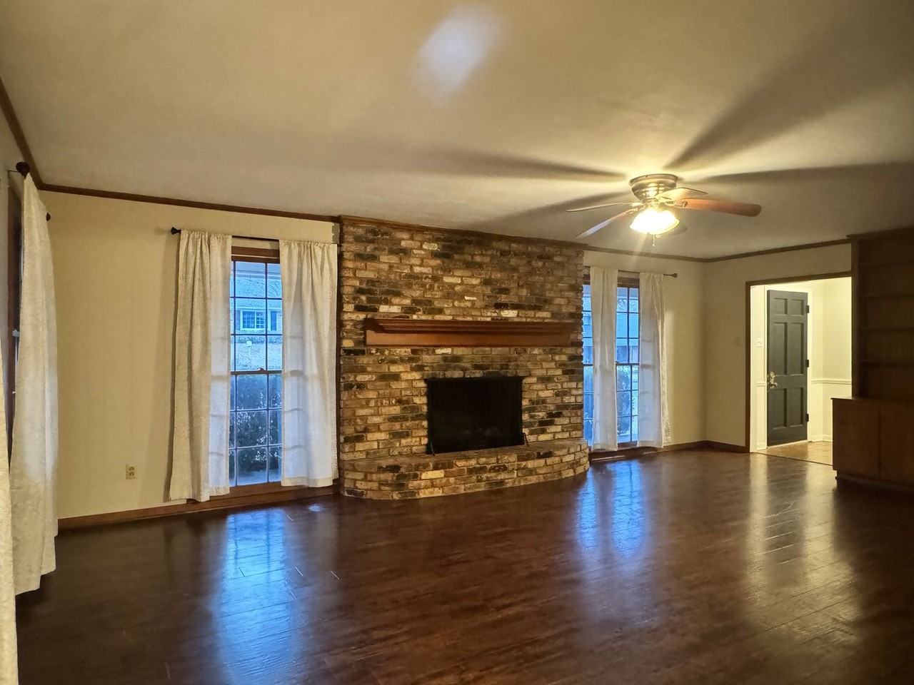 2810 Roanoke Ln - Photo 6 of 36