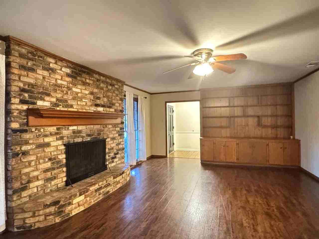 2810 Roanoke Ln - Photo 7 of 36