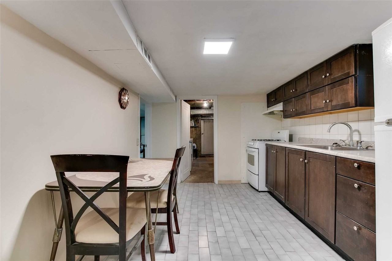 292 Silverthorn Avenue - Photo 2 of 6