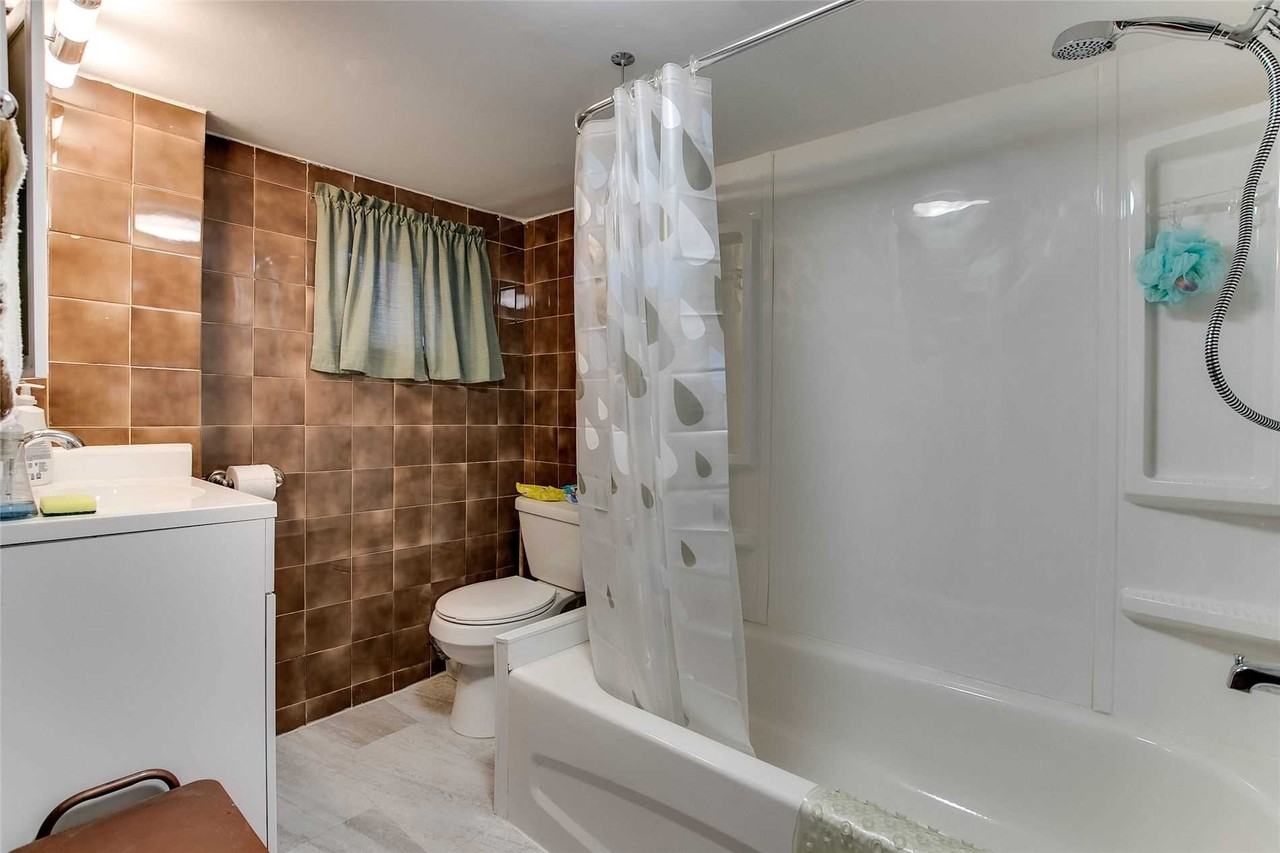 292 Silverthorn Avenue - Photo 4 of 6