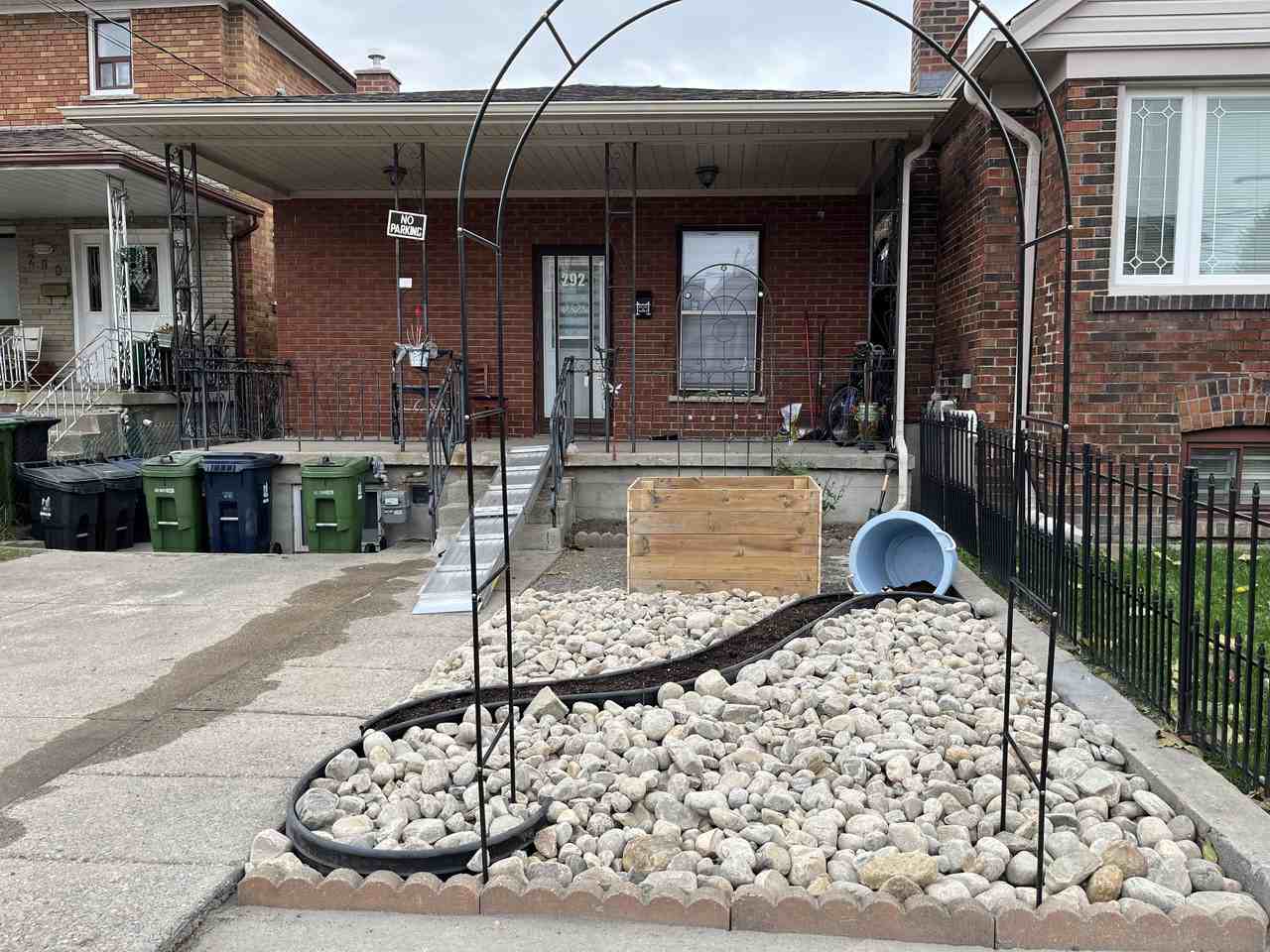 292 Silverthorn Avenue - Photo 5 of 6