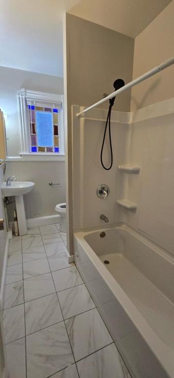 1349/1351 Parkwood Blvd - Photo 5 of 11