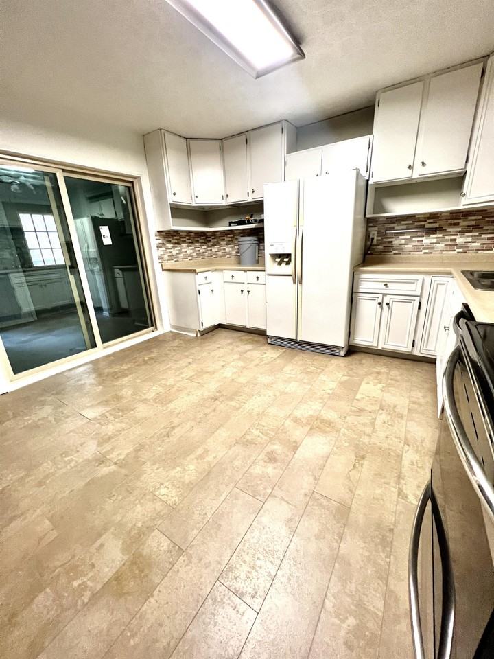 28 Marcus Dr - Photo 3 of 25