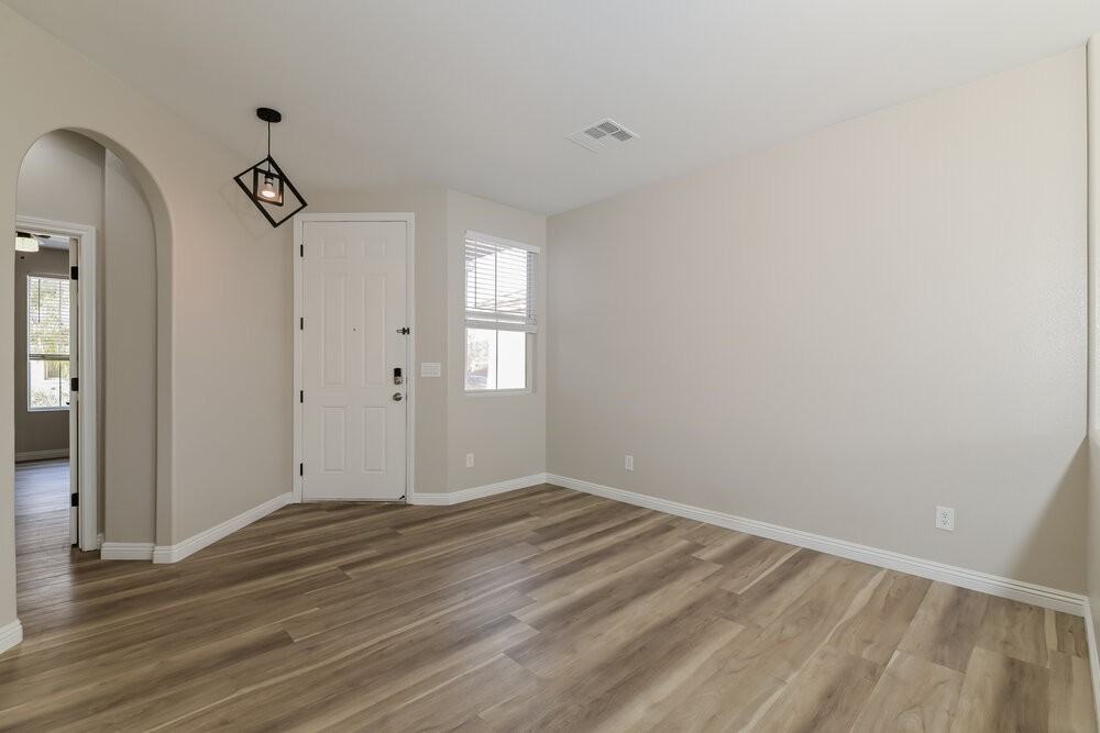 995 Klamath River Ave - Photo 5 of 17