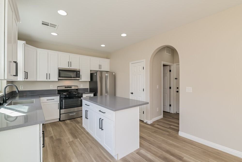 995 Klamath River Ave - Photo 7 of 17