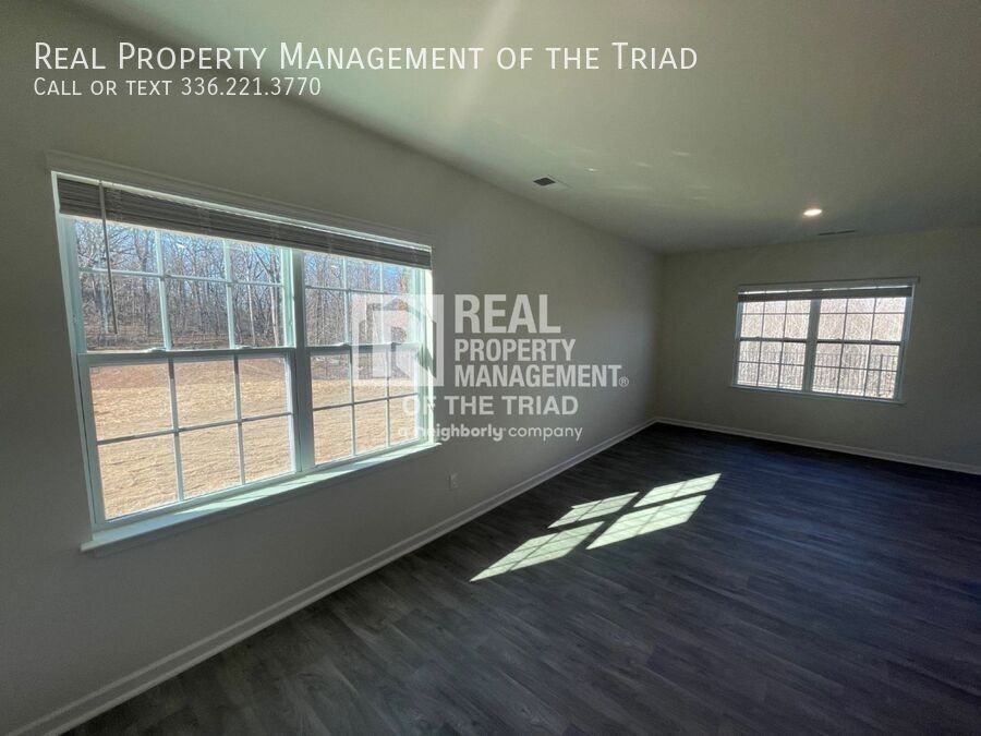 1311 Amberview Ln - Photo 3 of 19