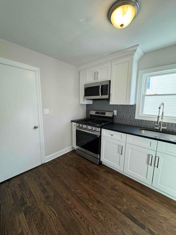 186 Eppirt St #FL2 - Photo 3 of 12