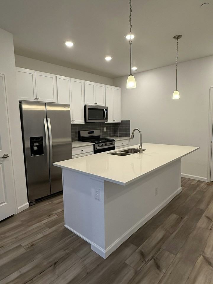 466 Millwall Cir - Photo 3 of 17