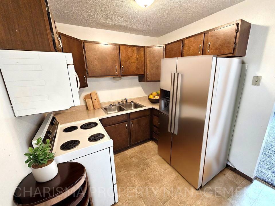 201 Center Ave #3 - Photo 7 of 27