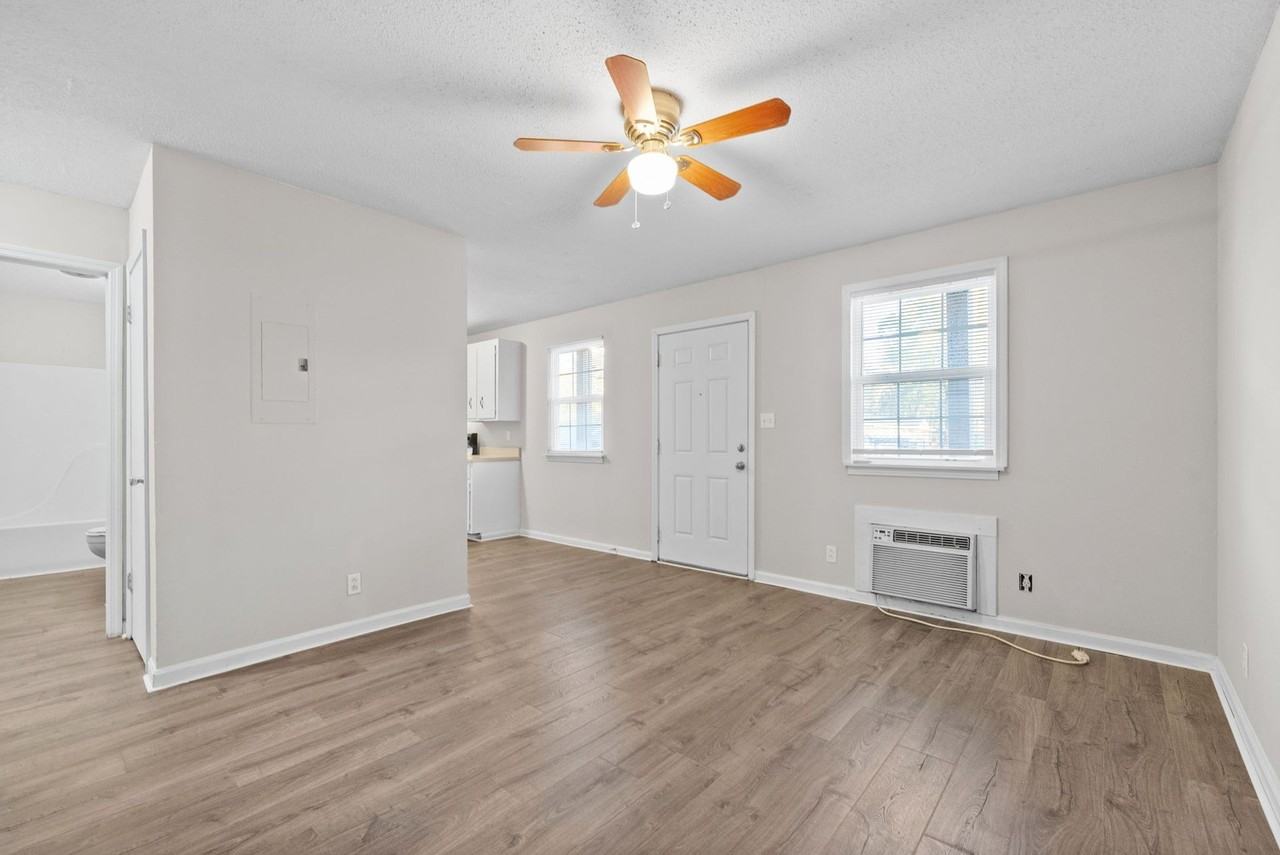 2 Bedroom Pet Friendly Apartment For Rent Near APSU! - Photo 4 of 17
