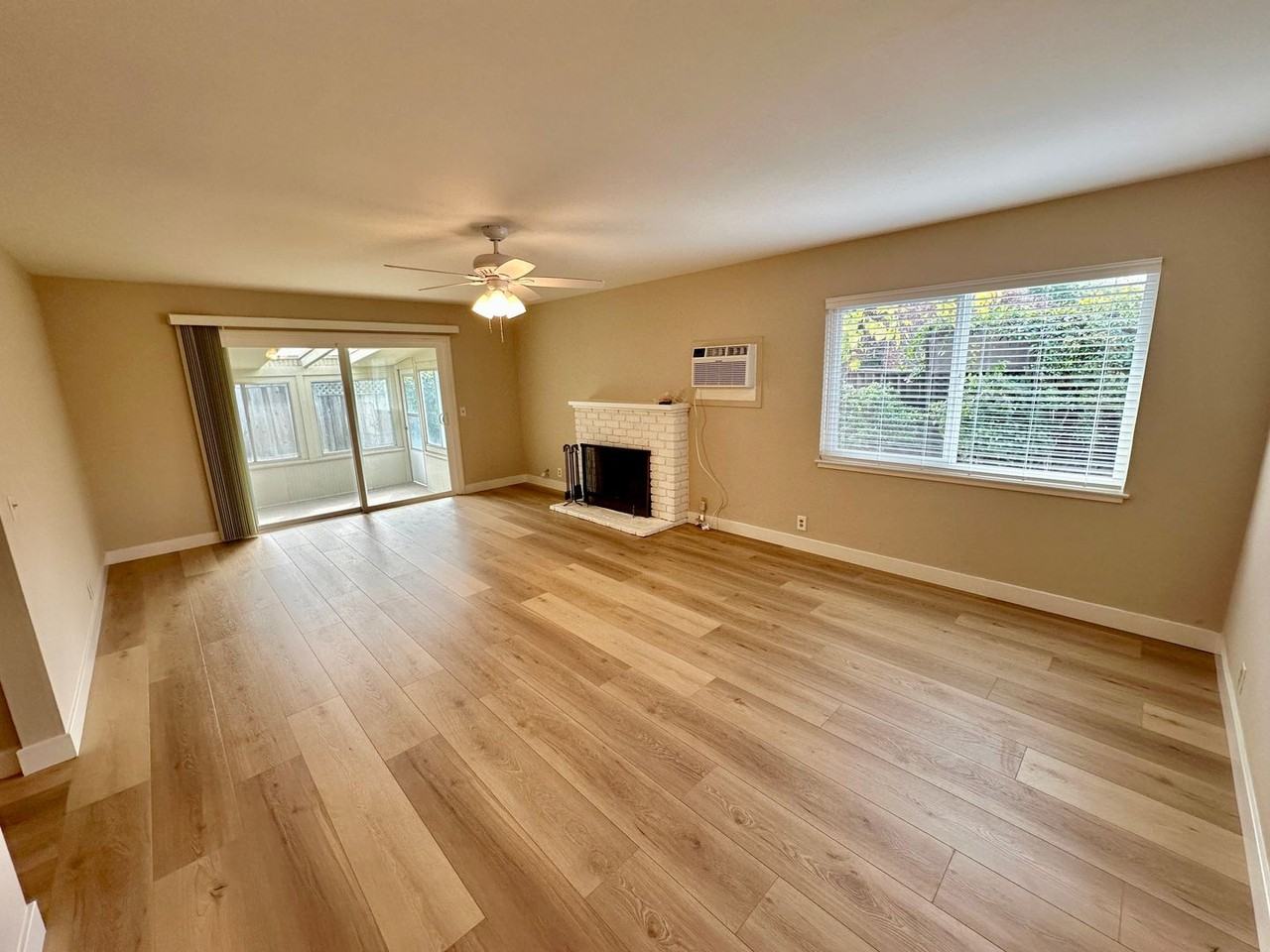 704 S Henry Ave - Photo 2 of 17